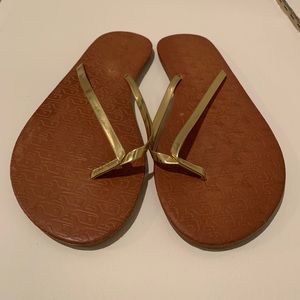 Vineyard Vines flip flops